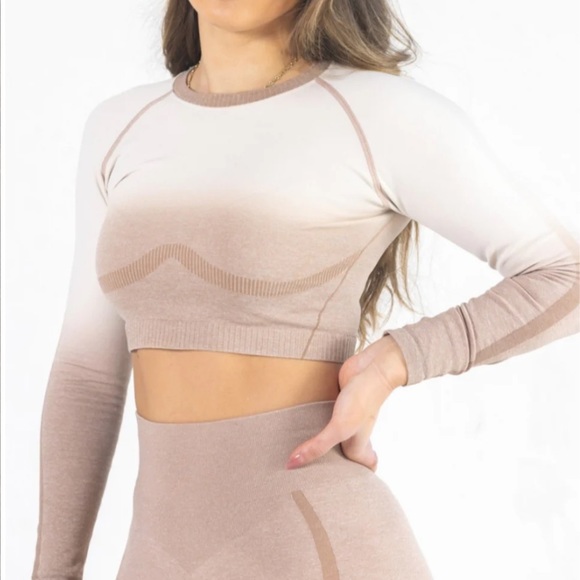 Ombré Long Sleeve Active Top - Picture 2 of 3